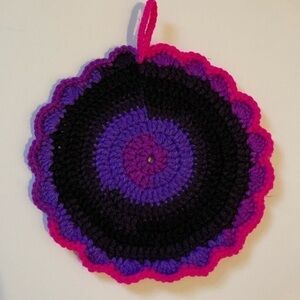 Handmade crochet floral pot holder 6x7